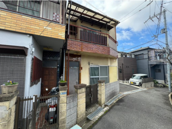 東大阪市日下町、中古一戸建ての外観画像です