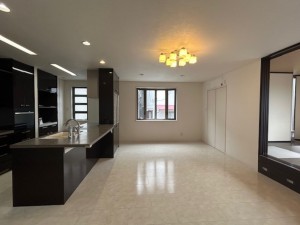 東大阪市日下町、中古一戸建ての居間画像です