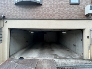 東大阪市日下町、中古一戸建ての駐車場画像です