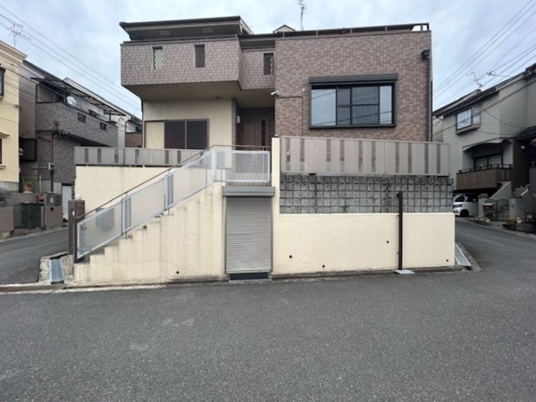 東大阪市日下町、中古一戸建ての外観画像です