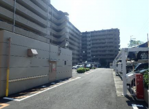 東大阪市布市町、マンションの駐車場画像です