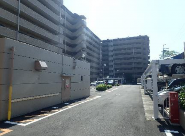 東大阪市布市町、マンションの駐車場画像です