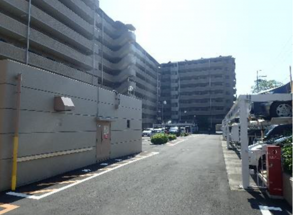 東大阪市布市町、マンションの駐車場画像です