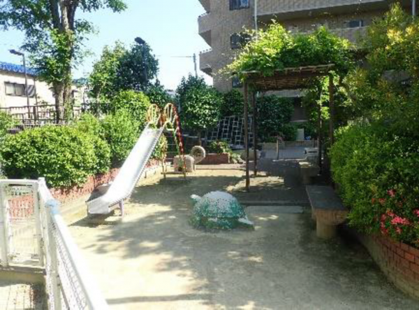 東大阪市布市町、マンションの公園画像です