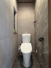 東大阪市東石切町、中古一戸建てのトイレ画像です