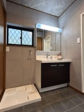 東大阪市東石切町、中古一戸建ての洗面画像です