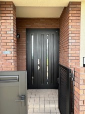 東大阪市東石切町、中古一戸建ての玄関画像です