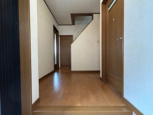 東大阪市東石切町、中古一戸建ての玄関画像です