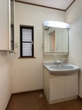 東大阪市東石切町、中古一戸建ての洗面画像です