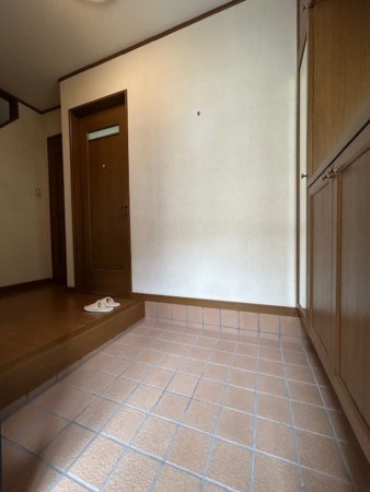 東大阪市東石切町、中古一戸建ての玄関画像です