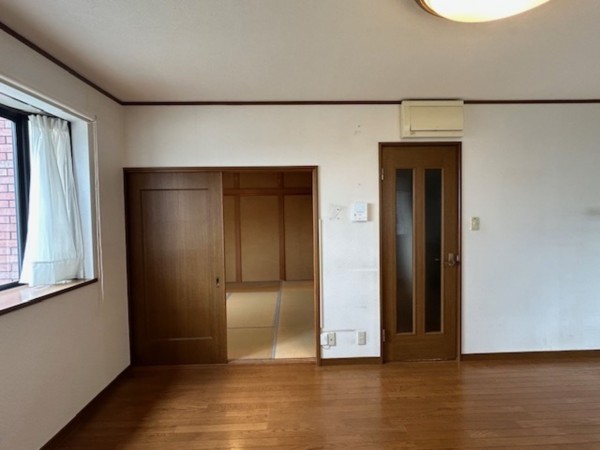 東大阪市東石切町、中古一戸建ての居間画像です