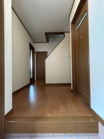 東大阪市東石切町、中古一戸建ての玄関画像です