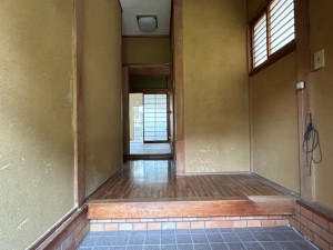 東大阪市北石切町、中古一戸建ての玄関画像です