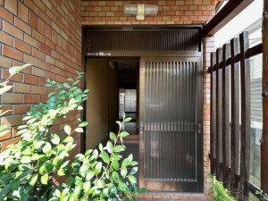 東大阪市北石切町、中古一戸建ての玄関画像です
