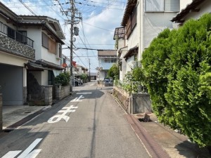 東大阪市北石切町、中古一戸建ての前面道路を含む現地写真画像です