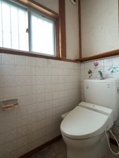 東大阪市北石切町、中古一戸建てのトイレ画像です