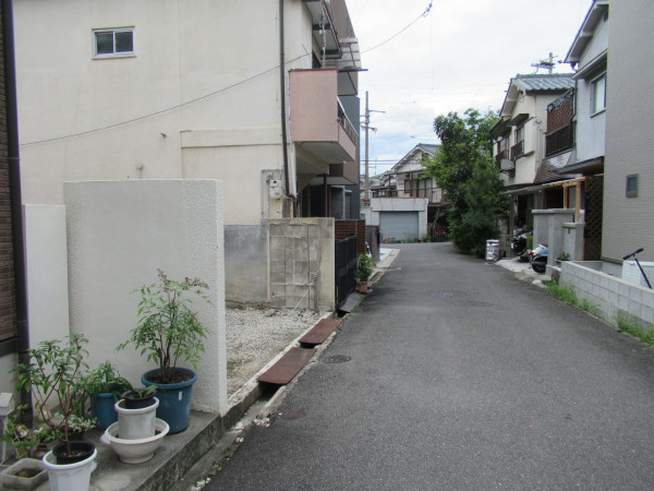 東大阪市中石切町、新築一戸建ての前面道路を含む現地写真画像です