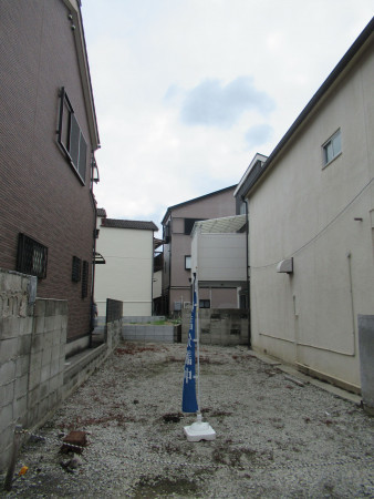 東大阪市中石切町、新築一戸建ての前面道路を含む現地写真画像です