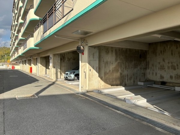 東大阪市日下町、収益物件/マンションの駐車場画像です