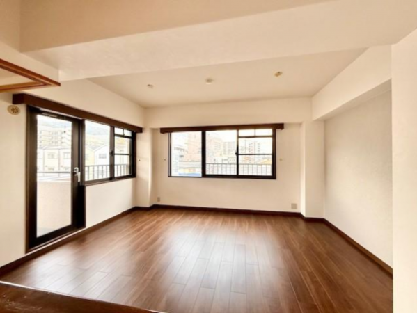 東大阪市西石切町、マンションの居間画像です