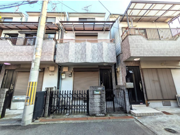 東大阪市日下町、中古一戸建ての外観画像です