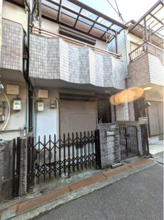 東大阪市日下町、中古一戸建ての外観画像です