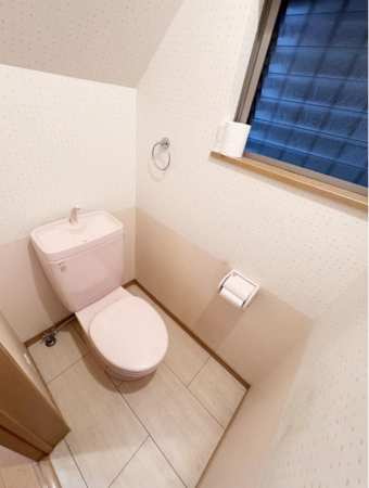 東大阪市布市町、中古一戸建てのトイレ画像です
