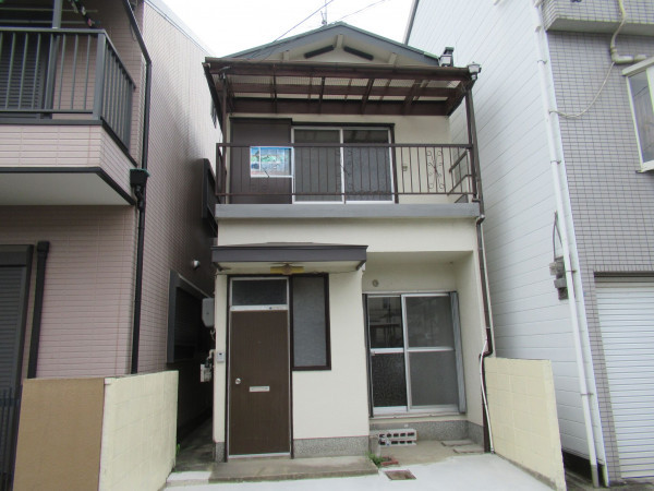 東大阪市中石切町、中古一戸建ての外観画像です