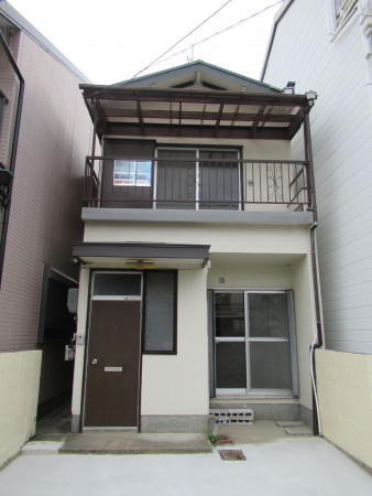 東大阪市中石切町、中古一戸建ての外観画像です