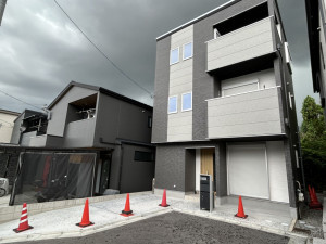 東大阪市中石切町、新築一戸建ての外観画像です