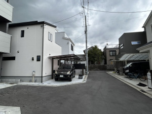 東大阪市中石切町、新築一戸建ての前面道路を含む現地写真画像です