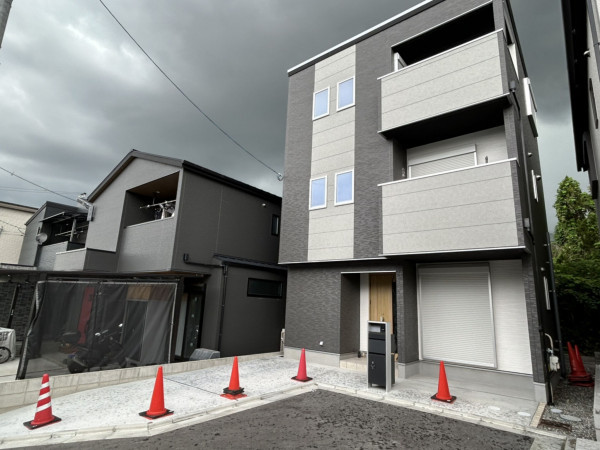 東大阪市中石切町、新築一戸建ての外観画像です