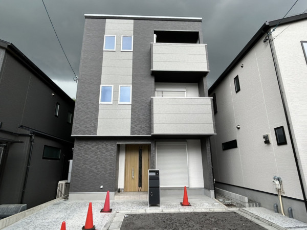 東大阪市中石切町、新築一戸建ての外観画像です
