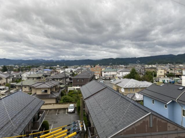 佐久市取出町、マンションの画像です