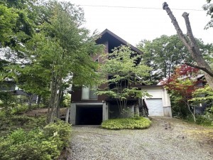 北佐久郡軽井沢町大字長倉、中古一戸建ての画像です