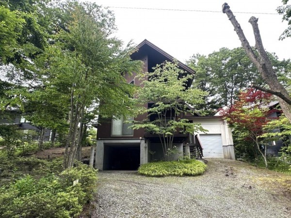北佐久郡軽井沢町大字長倉、中古一戸建ての画像です