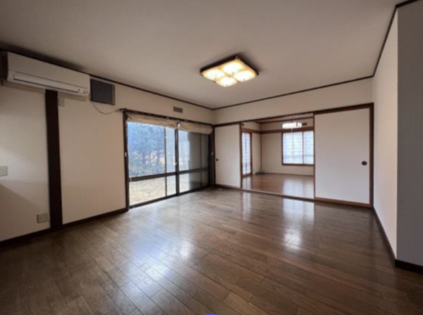 北佐久郡軽井沢町大字長倉、中古一戸建ての画像です
