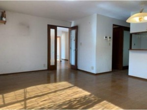 大津市日吉台、中古一戸建ての居間画像です