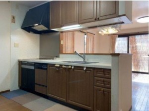 大津市日吉台、中古一戸建てのキッチン画像です