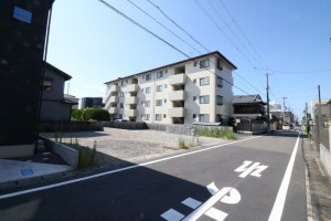 大津市今堅田、新築一戸建ての前面道路を含む現地写真画像です