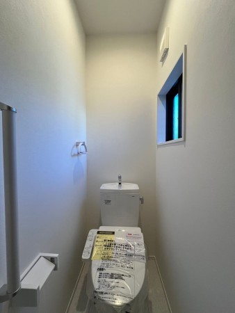 大津市下阪本、新築一戸建てのトイレ画像です