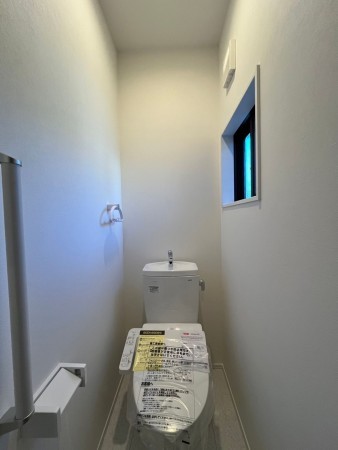 大津市下阪本、新築一戸建てのトイレ画像です