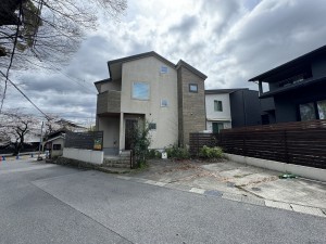 大津市滋賀里、中古一戸建ての外観画像です