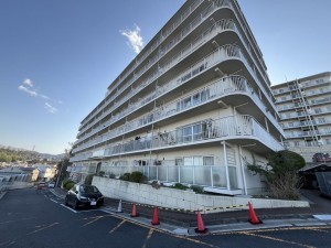 大津市湖城が丘、マンションの画像です