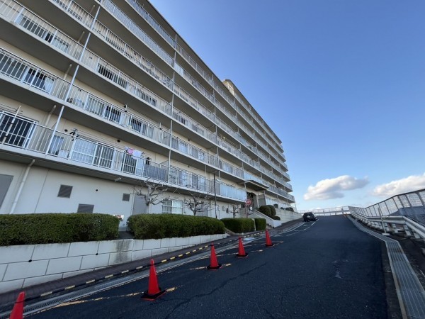 大津市湖城が丘、マンションの画像です