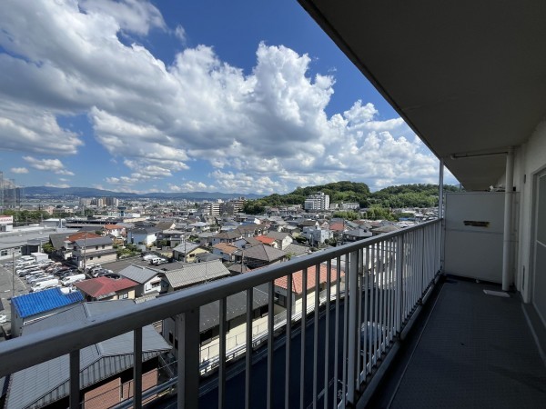 大津市湖城が丘、マンションの画像です
