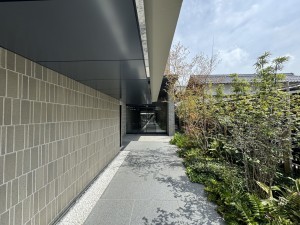 草津市草津、マンションのエントランス画像です