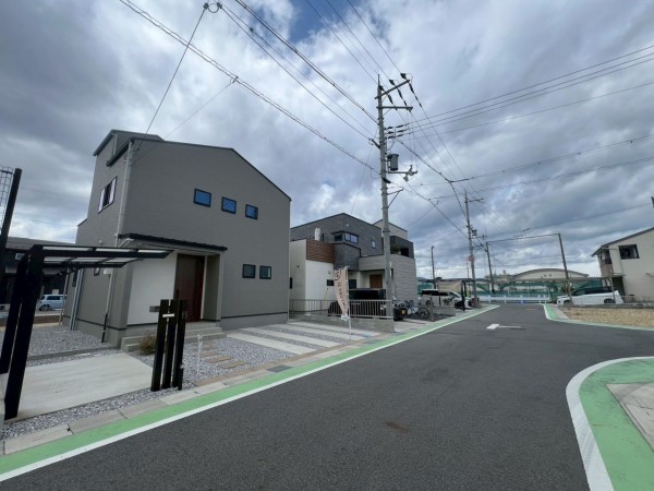 草津市西渋川、中古一戸建ての外観画像です