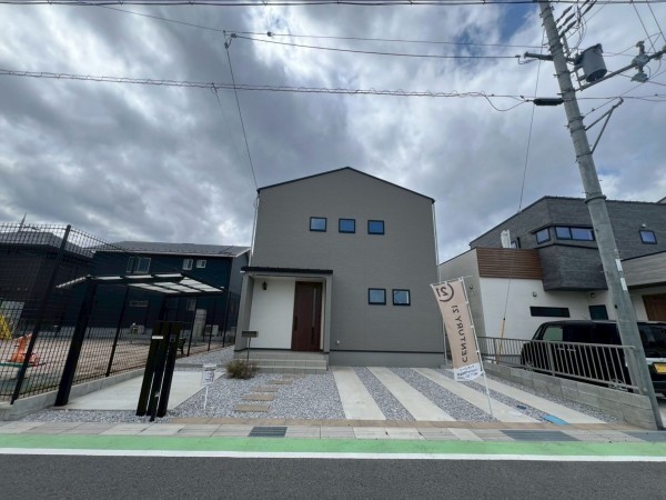 草津市西渋川、中古一戸建ての外観画像です