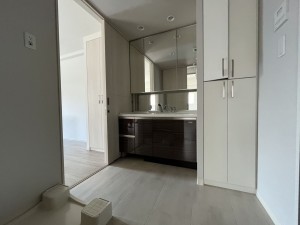 大津市西の庄、マンションの画像です